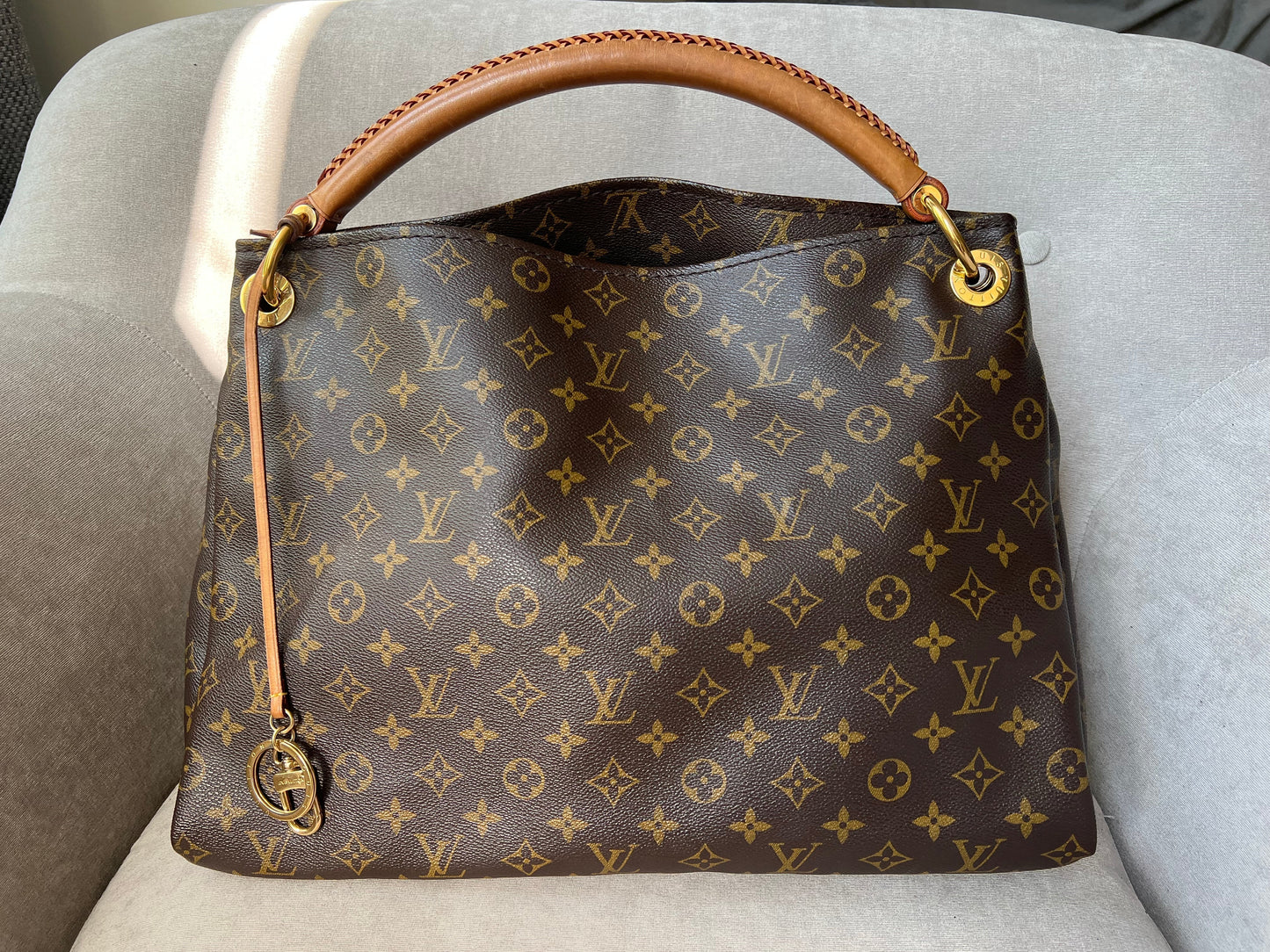 Louis Vuitton Artsy MM Monogram