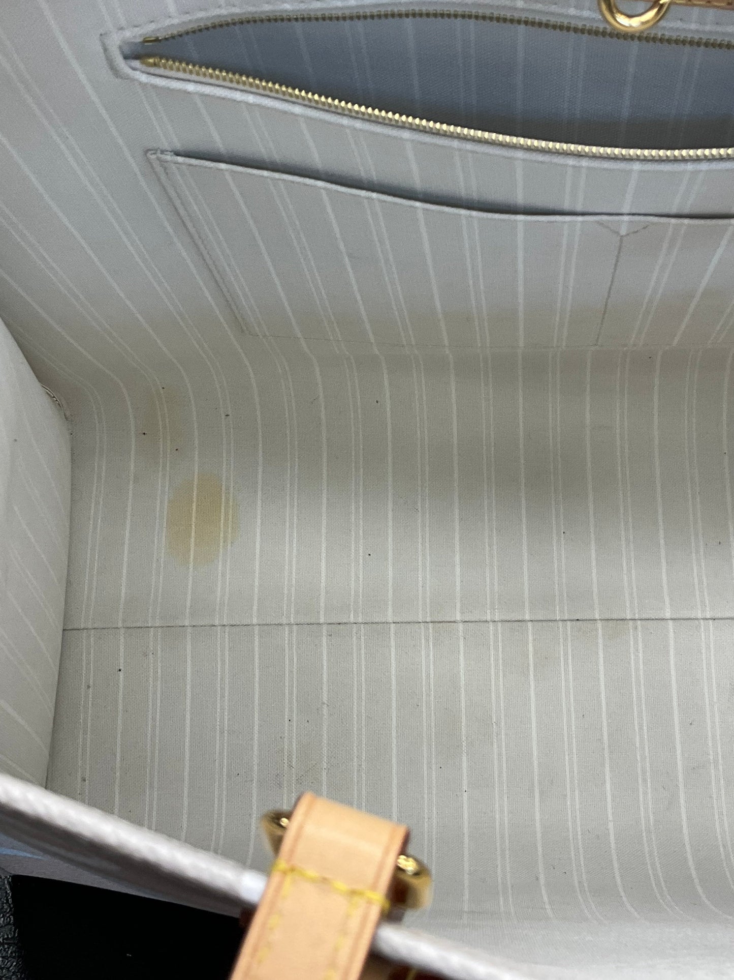 Tote Luxury Designer By Louis Vuitton Size: Large