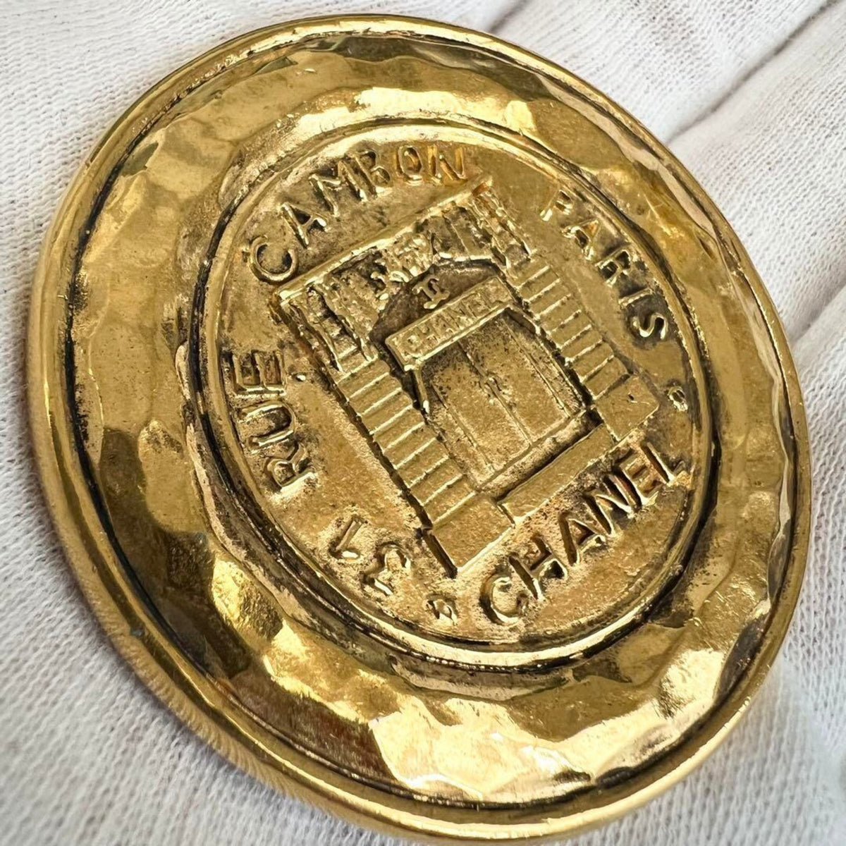 CHANEL Medaillon Brooch