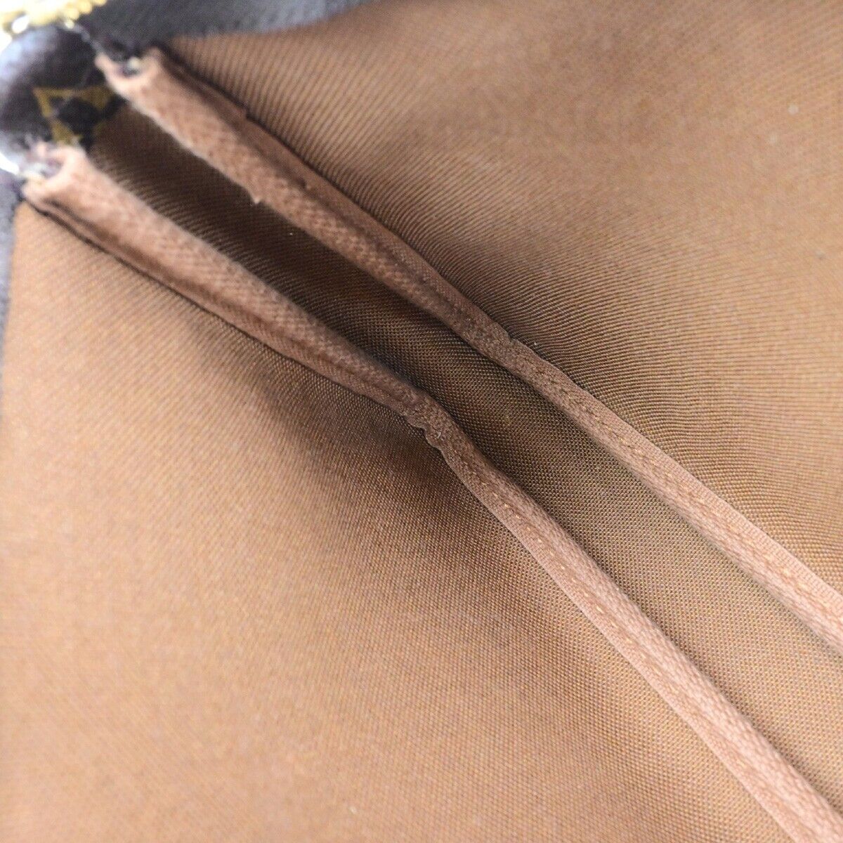 LOUIS VUITTON Pochette accessoires Handbag