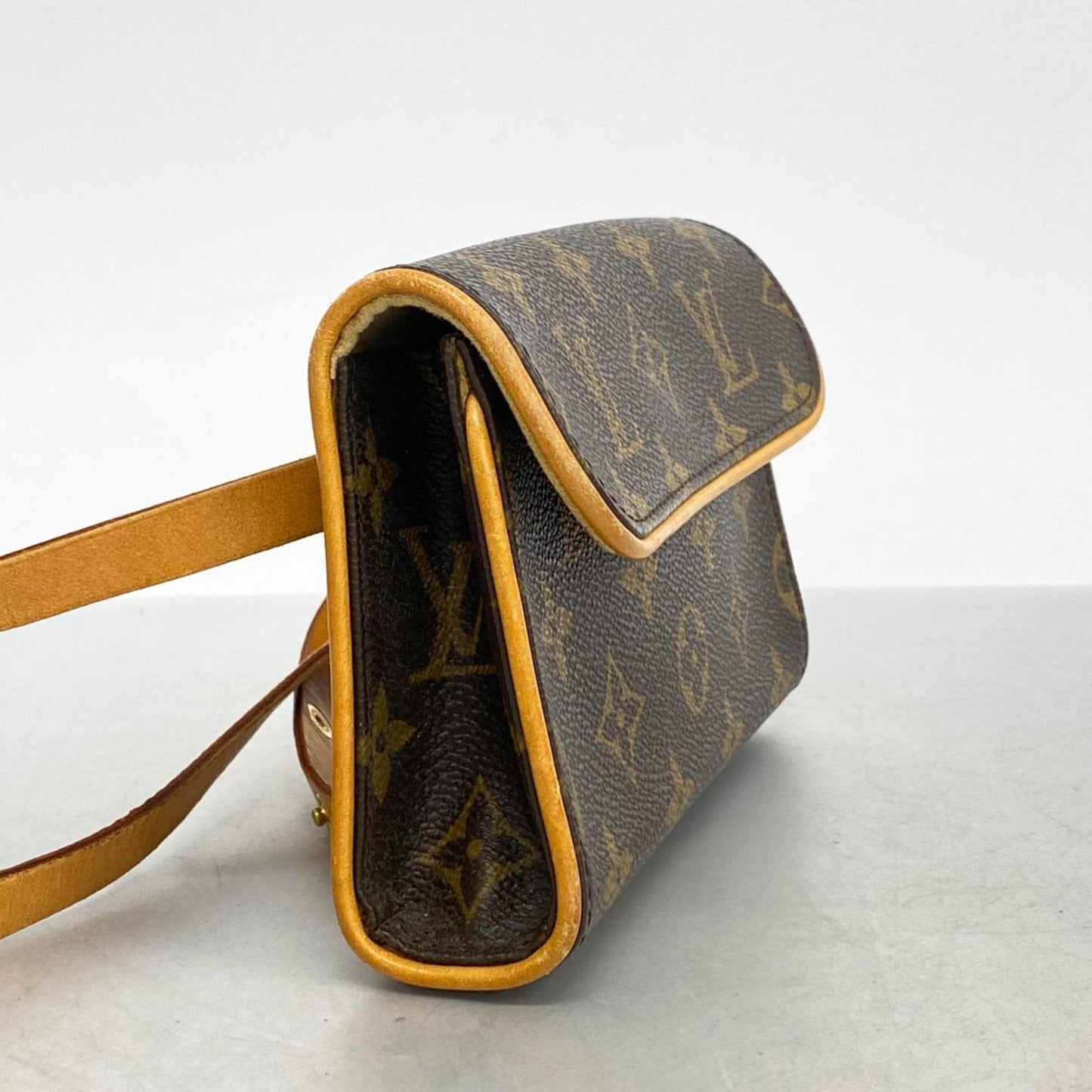 LOUIS VUITTON Florentine Clutch Bag