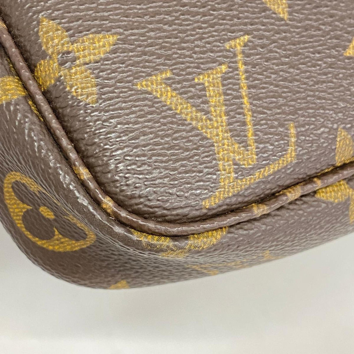 LOUIS VUITTON Pochette accessoires Clutch Bag