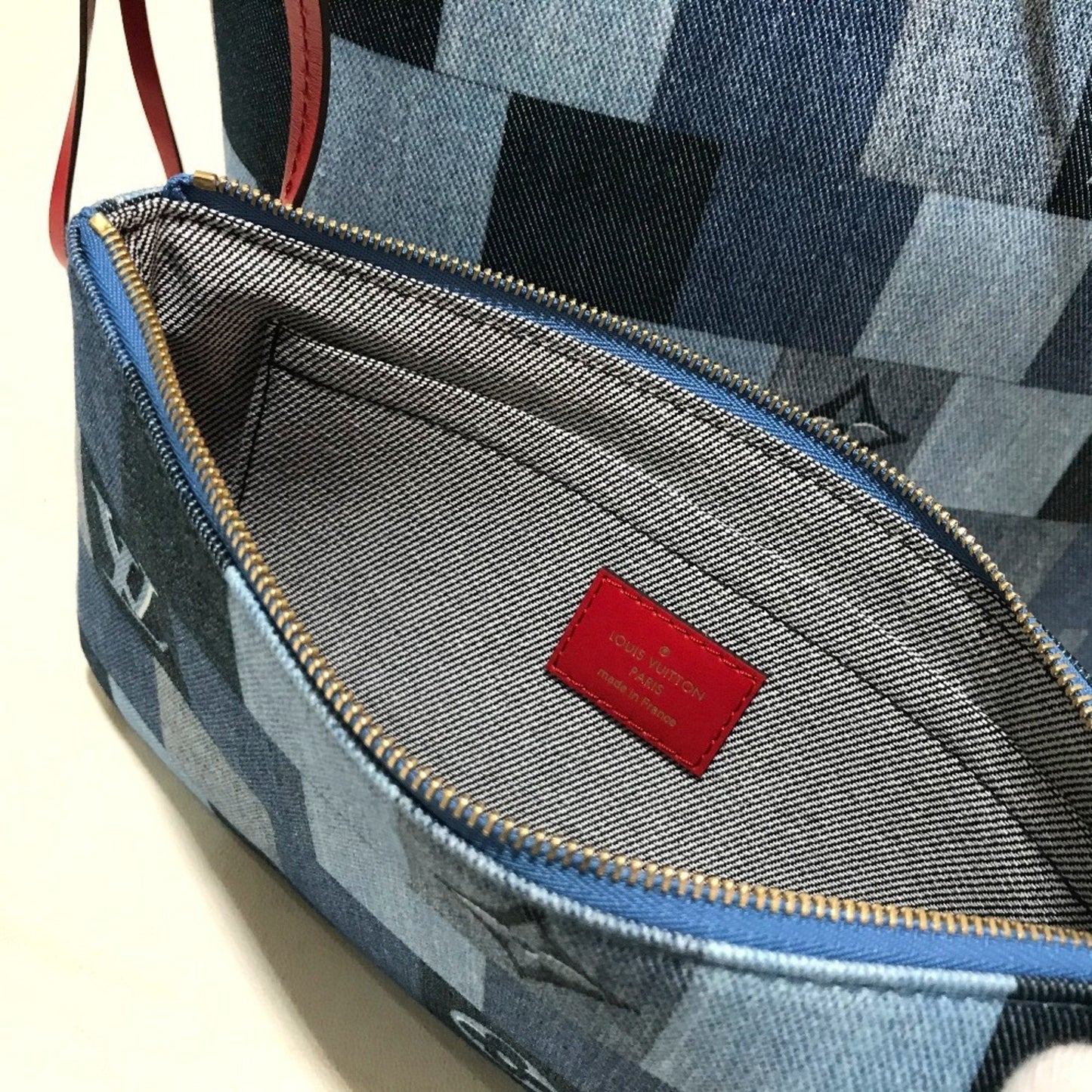 LOUIS VUITTON Neverfull MM Tote