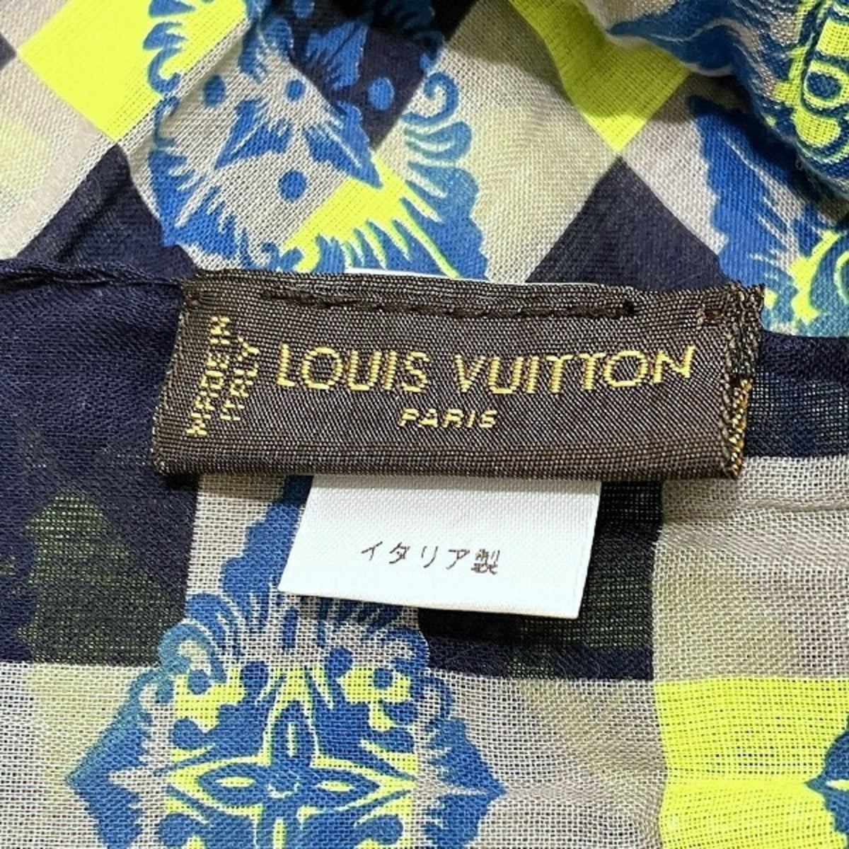 LOUIS VUITTON Scarves