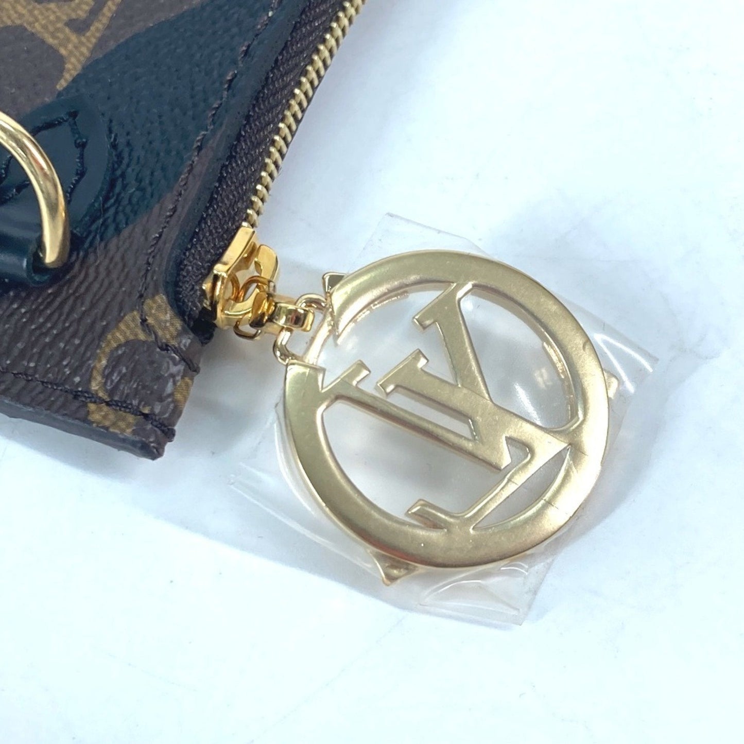 LOUIS VUITTON Neverfull MM Tote