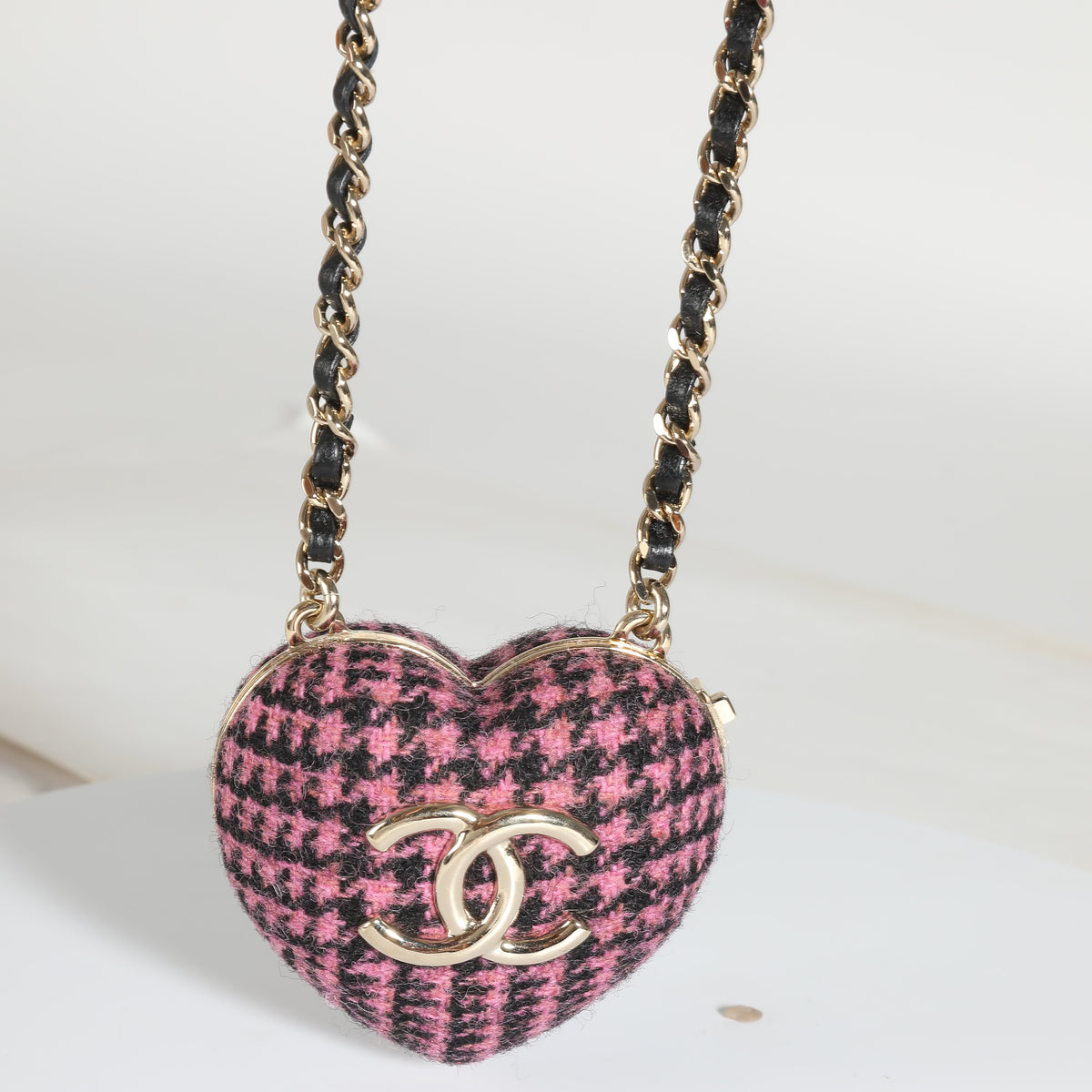 Top Quality Chanel Gold Plated 2022 Tweed Heart Locket Necklace