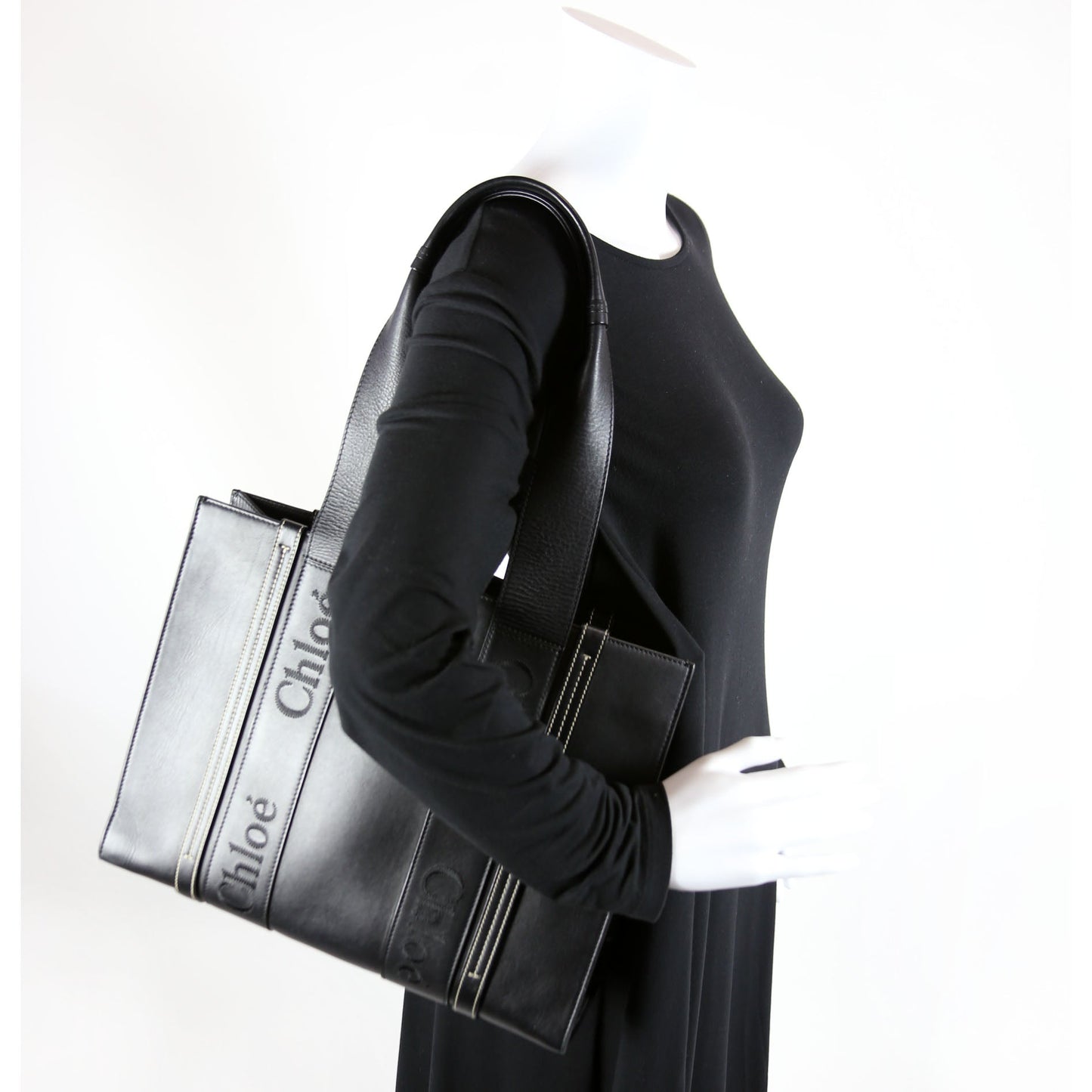 Woody Medium Leather Tote Black