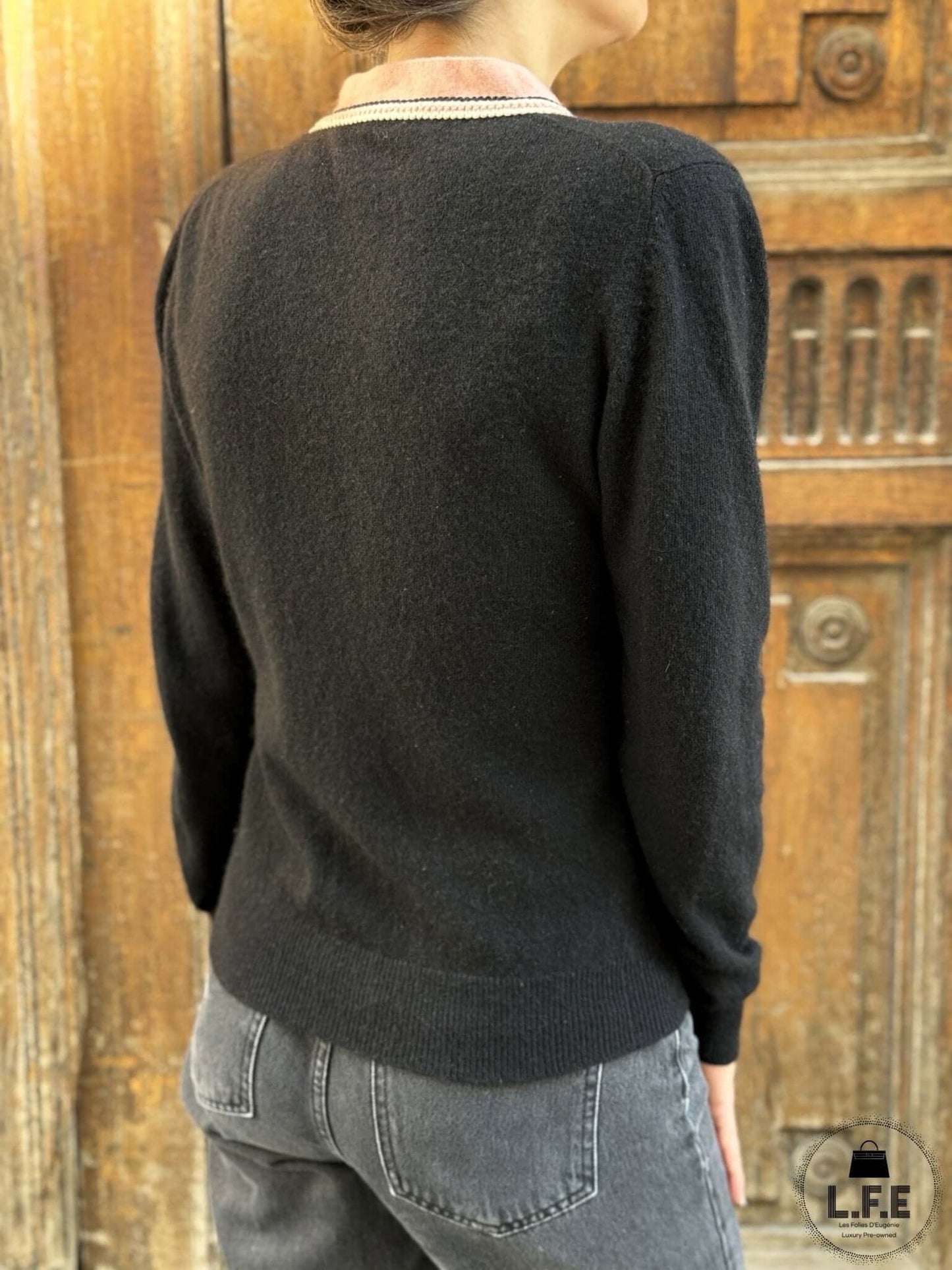 Chanel - Pull, Cardigan noir avec ligne rose T40
