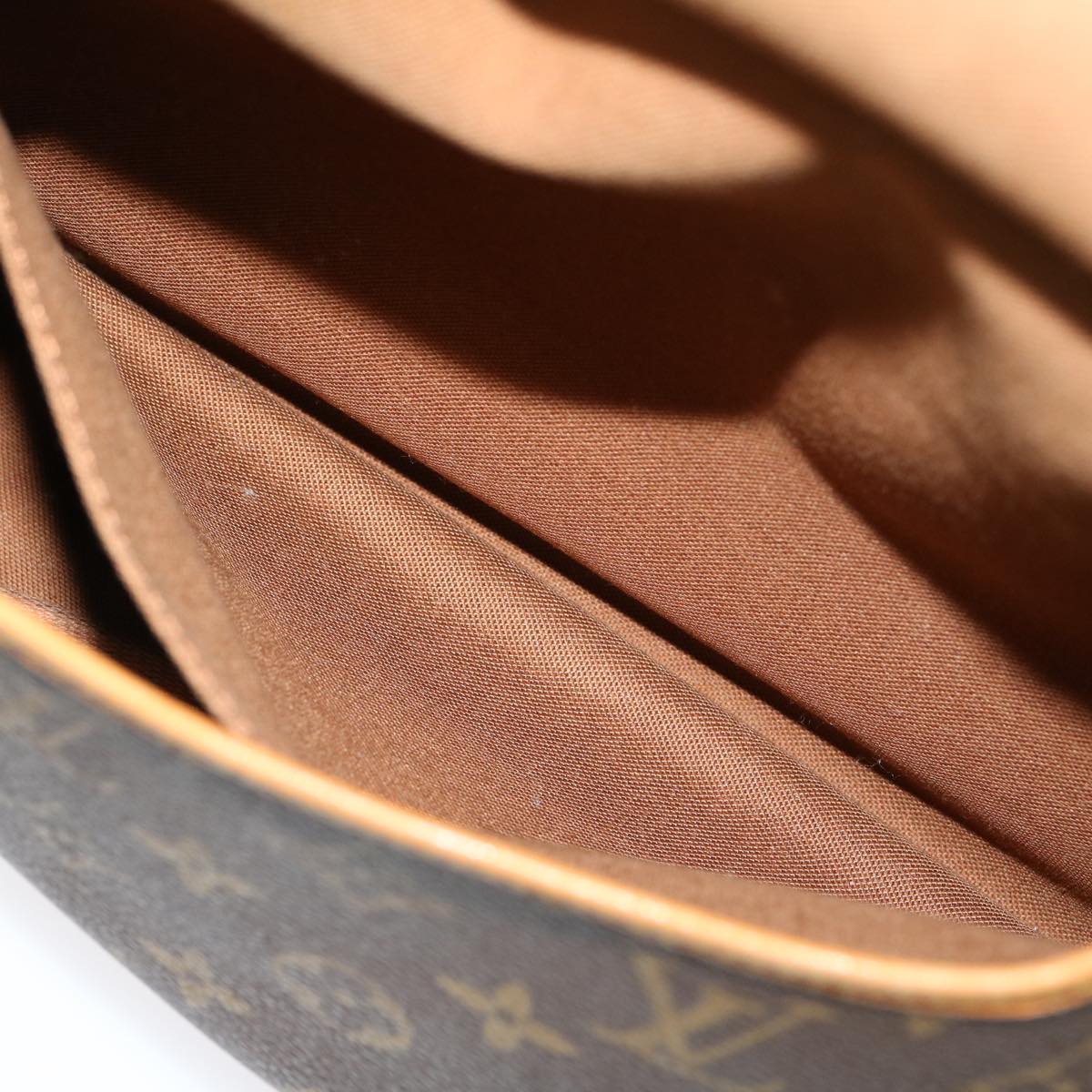 Louis Vuitton Saumur 30 Shoulder Bag
