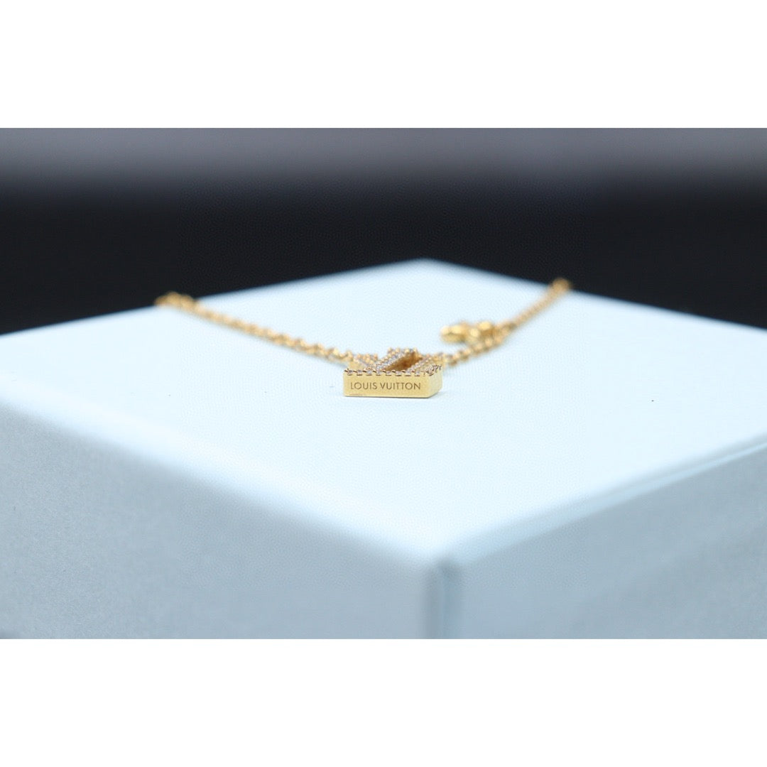 Very Good ( Rank A) | LV Collier LV Lconic Gold Monogram Flower Rhinestone Necklace |24122627