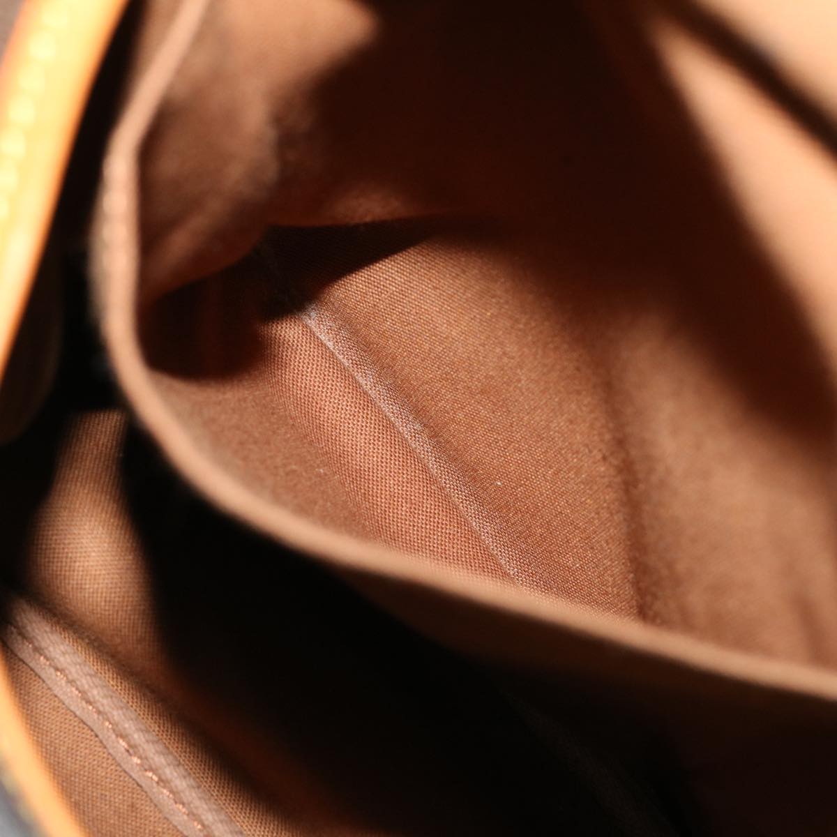 Louis Vuitton Saumur 35 Shoulder Bag