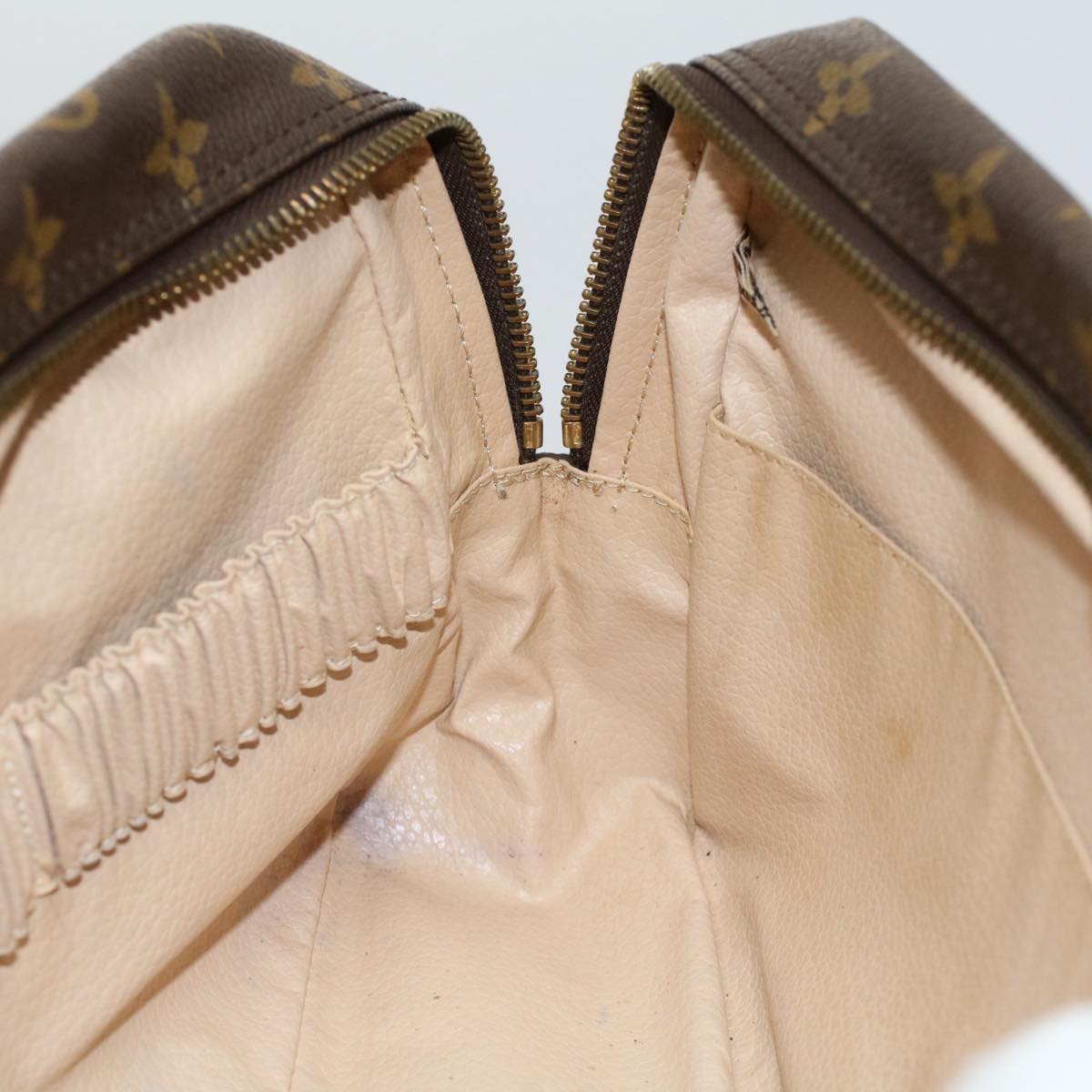 LOUIS VUITTON Trousse de Toilette Clutch Bag
