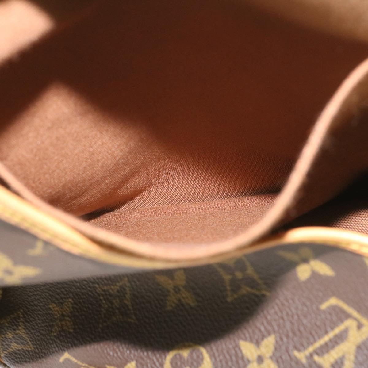 Louis Vuitton Saumur 35 Shoulder Bag