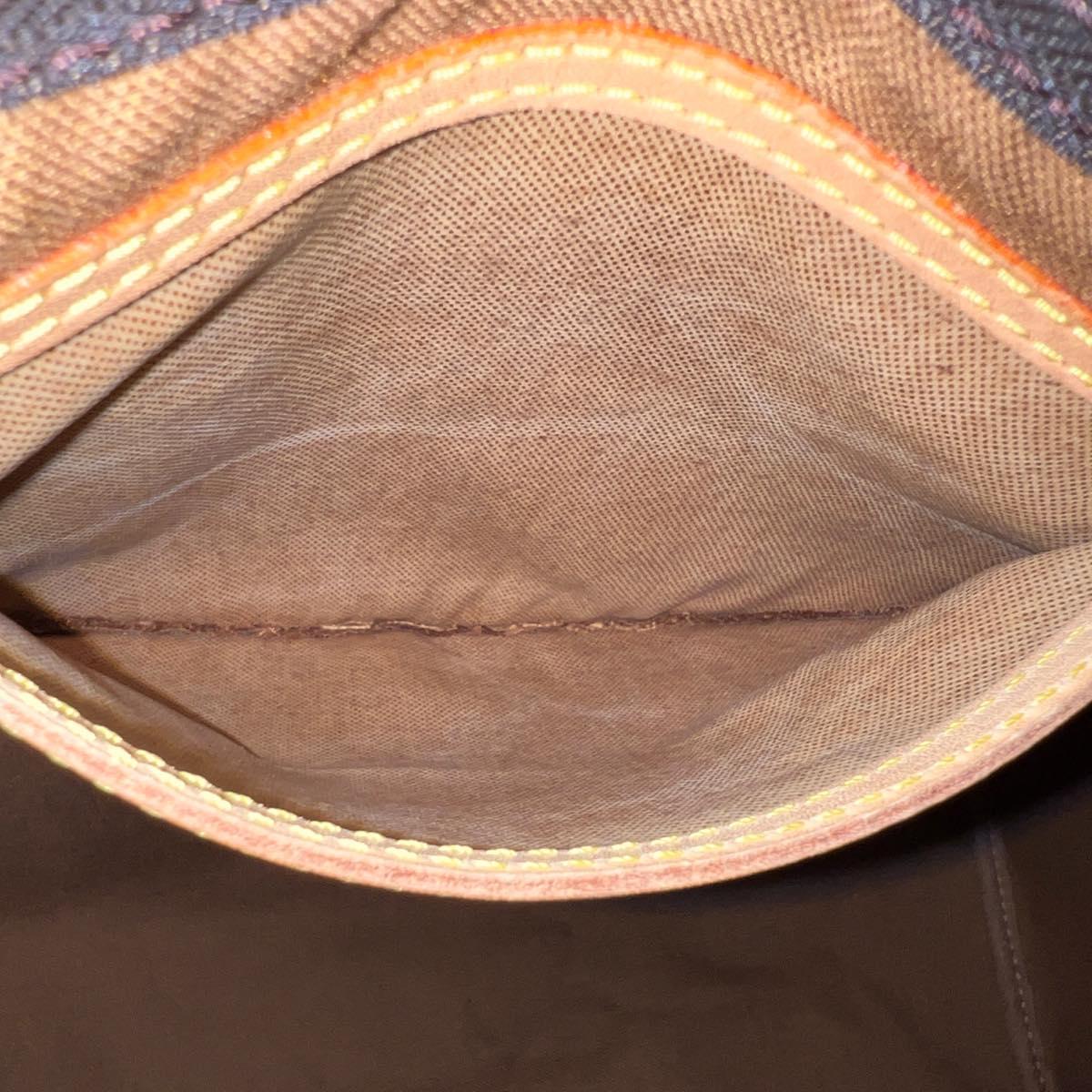 Louis Vuitton Speedy 40 Handbag