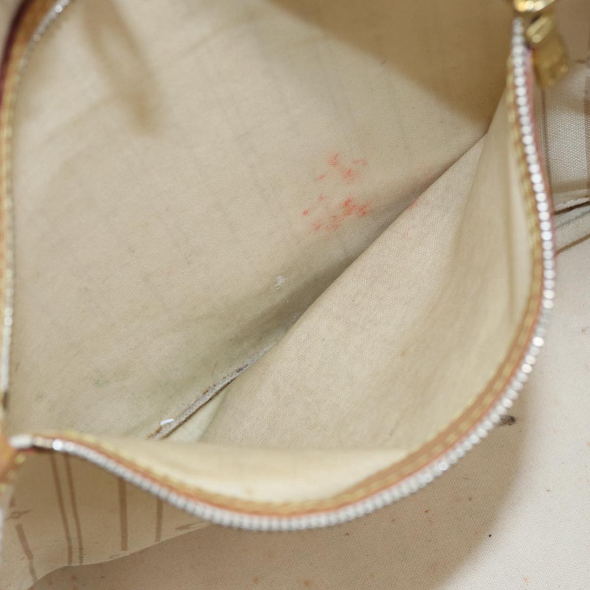 LOUIS VUITTON Neverfull MM Tote