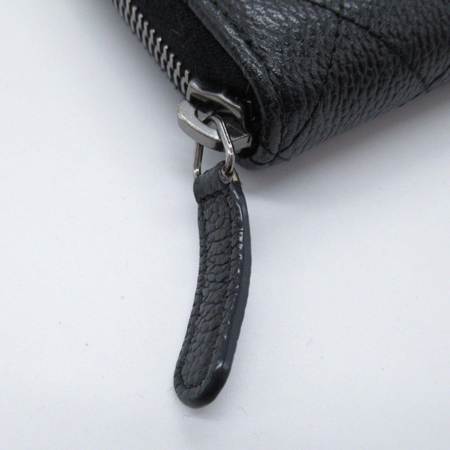 CHANEL Round long wallet Black Caviar Skin (Grained Calf)
