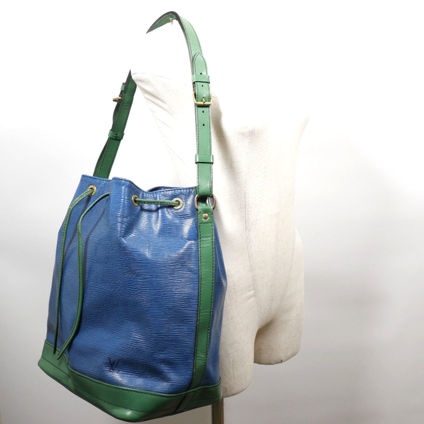 LOUIS VUITTON Noe Bicolor M44044 Epi Leather Toledo Blue x Borneo Green Blue/Green VI1921 Women's Shoulder Bag