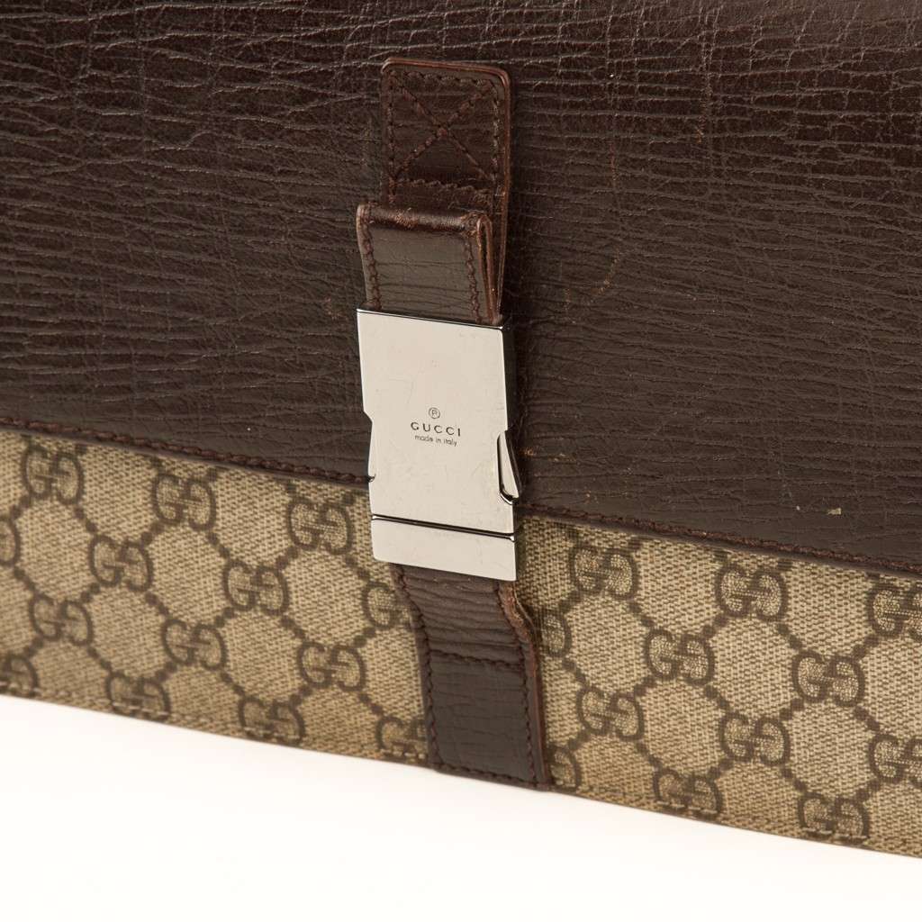 GUCCI Brown GG Supreme Canvas Clutch