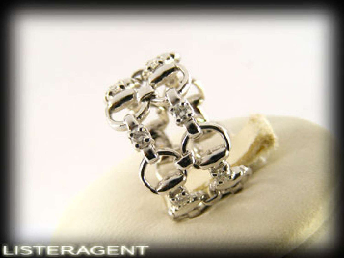 GUCCI RING HORSEBIT IN 18KT WHITE GOLD AND DIAMONDS
