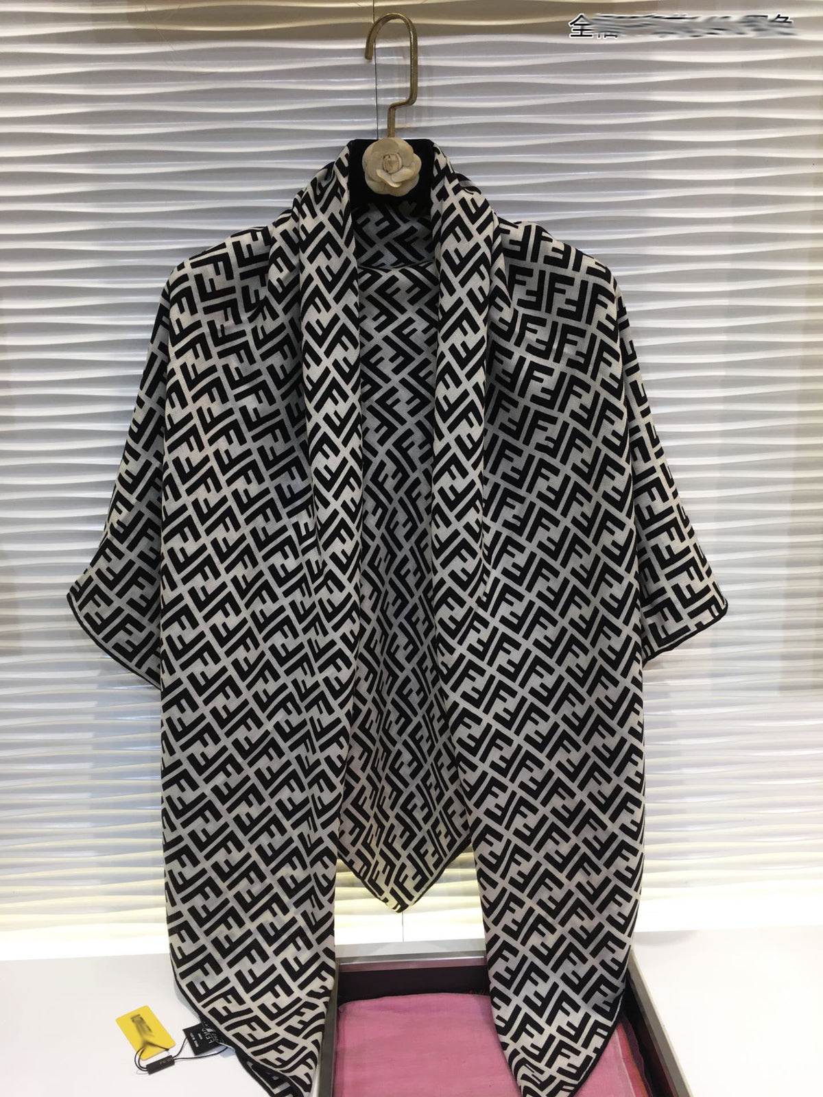 CLTH013 70%wool,30%Pure Silk 140x140cm