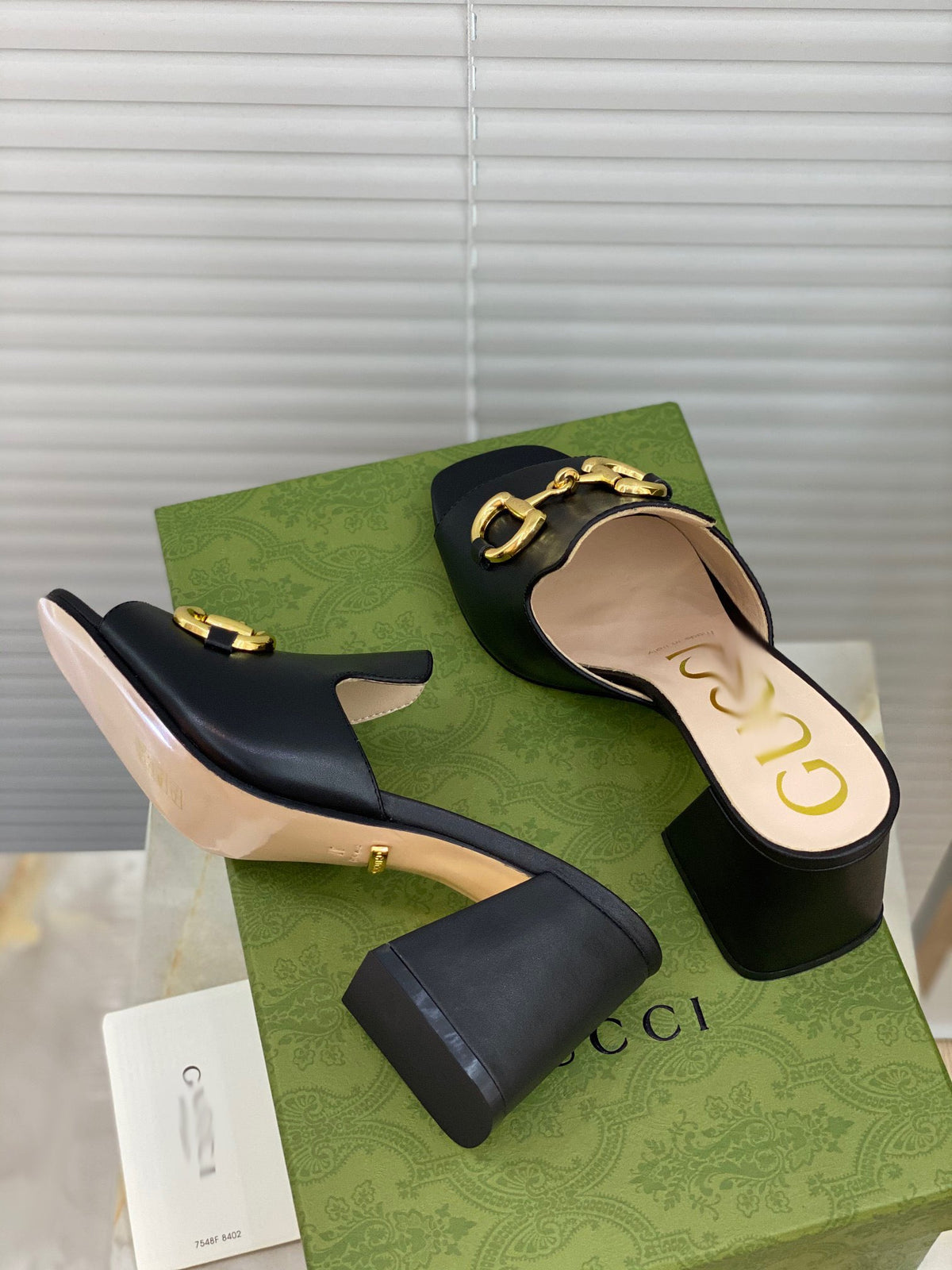 SE500 Size 5-10 Heels:7.5cm Material: Cowhide Lining: Sheep skin Sole: Italian leather