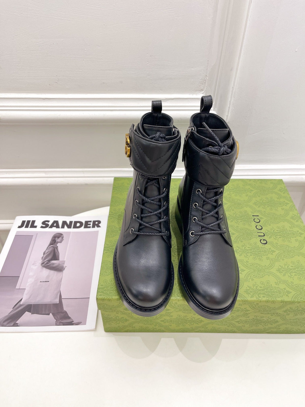 SE690 Size 5-10 Material: Cowhide Lining: Sheep skin Sole: Rubber