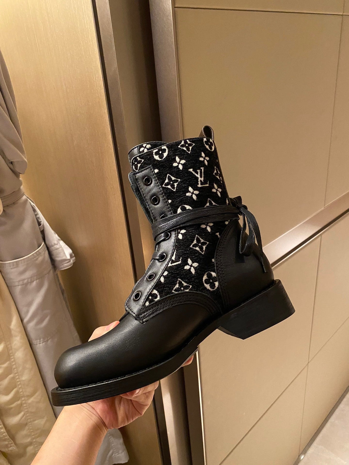 SE733 Size 4-9