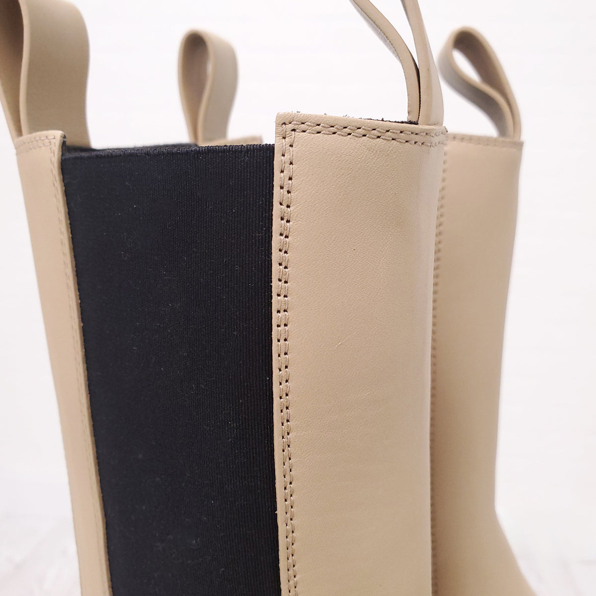 BOTTEGA VENETA LUG CHELSEA BOOTS - SIZE 39.5