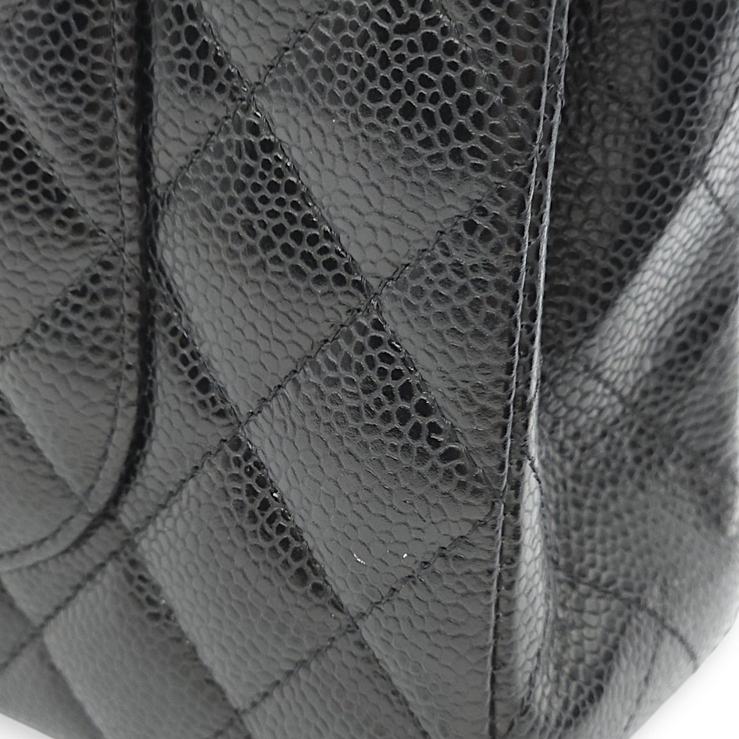 Classic Double Flap Medium Black Shoulder Bag in Caviar Leather, Silver hardware