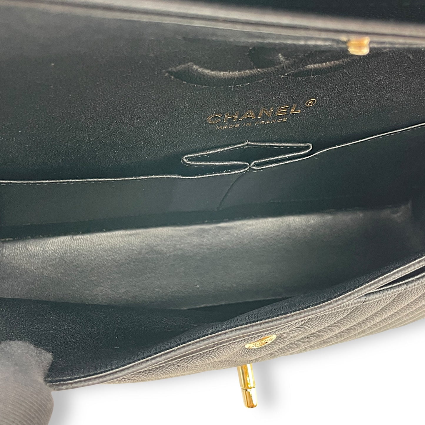 Chevron Classic Double Flap Medium Black Shoulder Bag in Caviar, Gold hardware