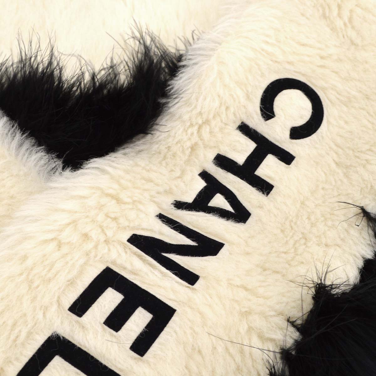 Chanel Fur Shawl Muffler Stole White Small Good