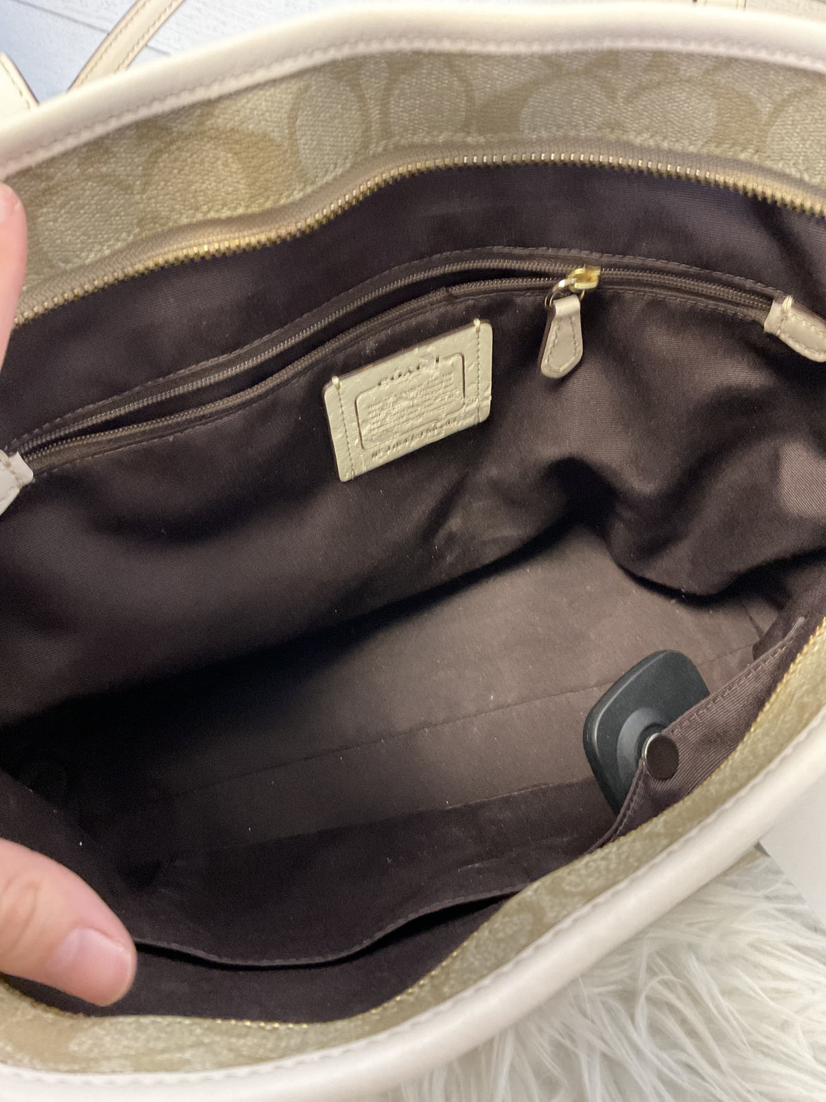 Handbag Designer By Coach Size: Large