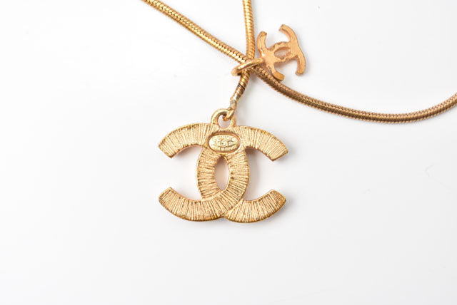 Chanel Necklace/Pendant Long CC Heart Rhinestone Gold