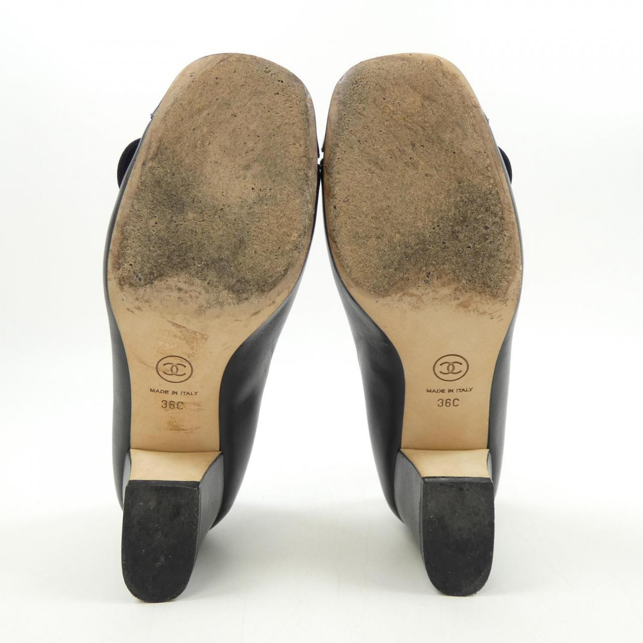 Chanel G31665Y50216 Lambskin Patent Leather Pumps