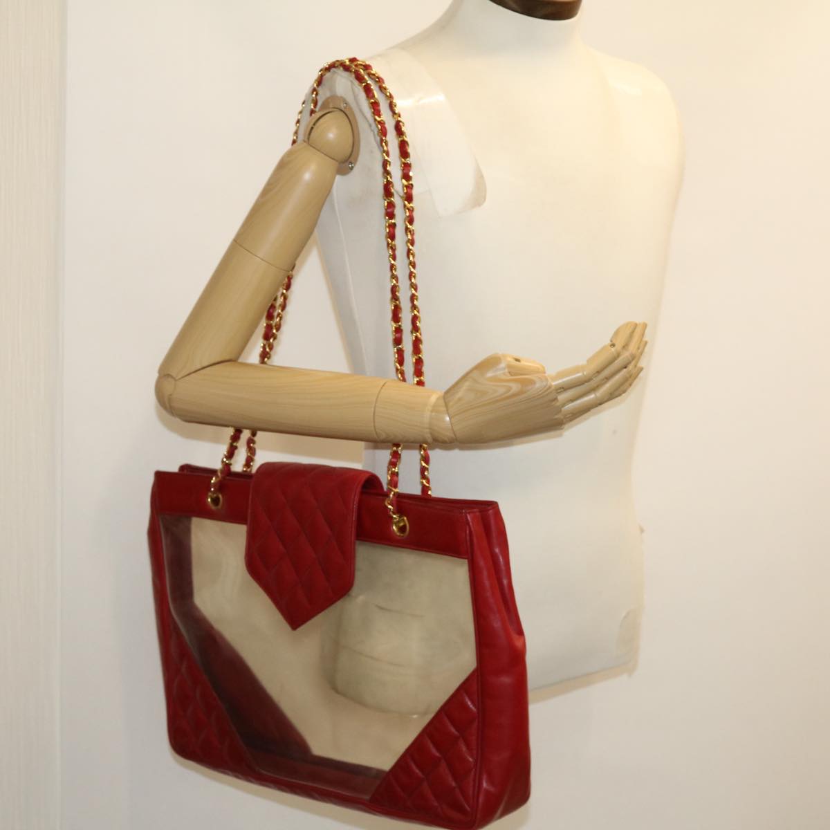 Top Quality Chanel Matelasse Chain Shoulder Bag Lamb Skin Enamel Red Clear CC Auth 29894A