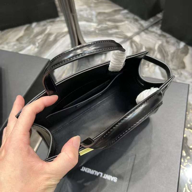 Yves Saint Laurent - Bags - The Wells Bags 660