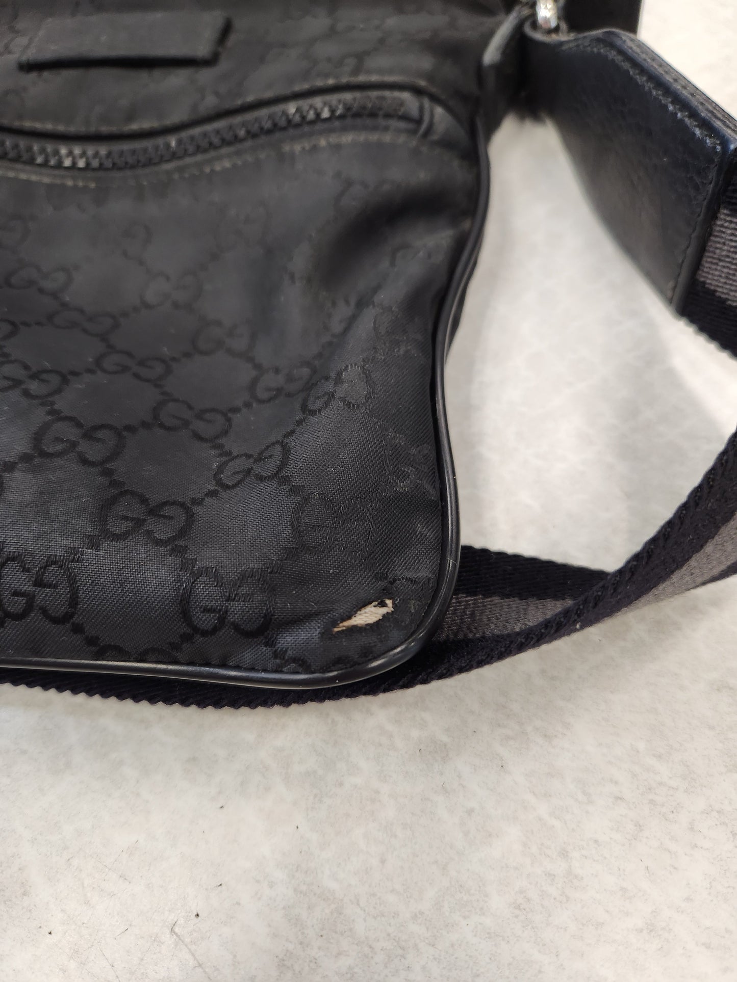 Crossbody Designer By Gucci Size: Medium