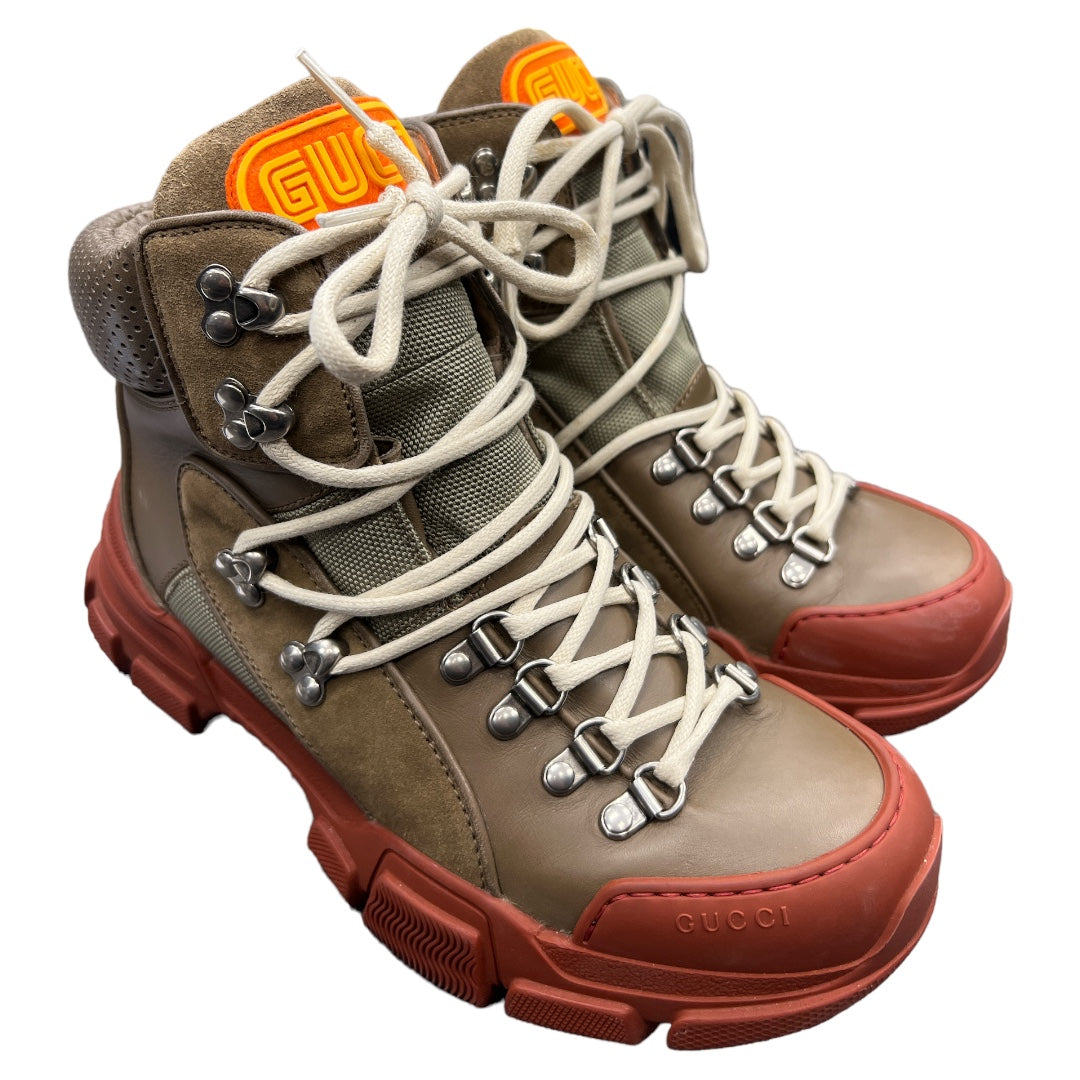 Boots Designer By Gucci Size: 9.5