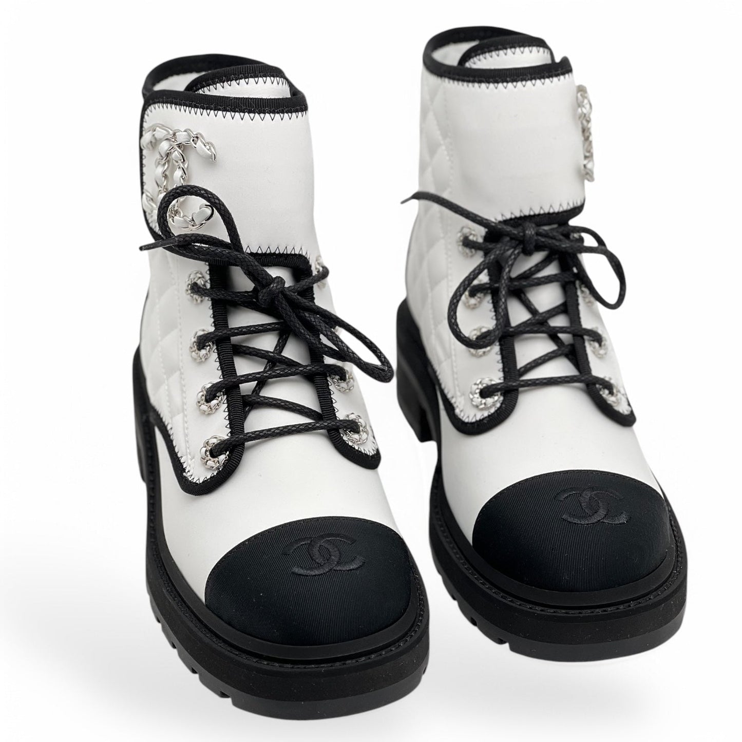 Chanel - Bottes matelassées bicolores T37,5C