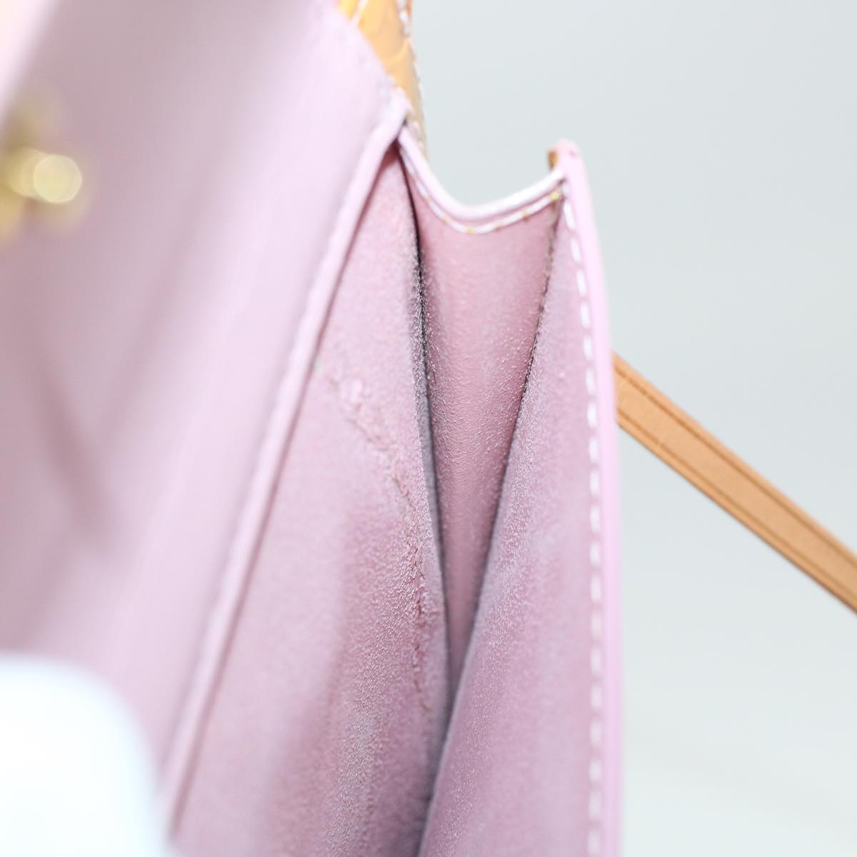 LOUIS VUITTON Vernis Mott Accessory Pouch Marshmallow Pink M91312 LV 43040