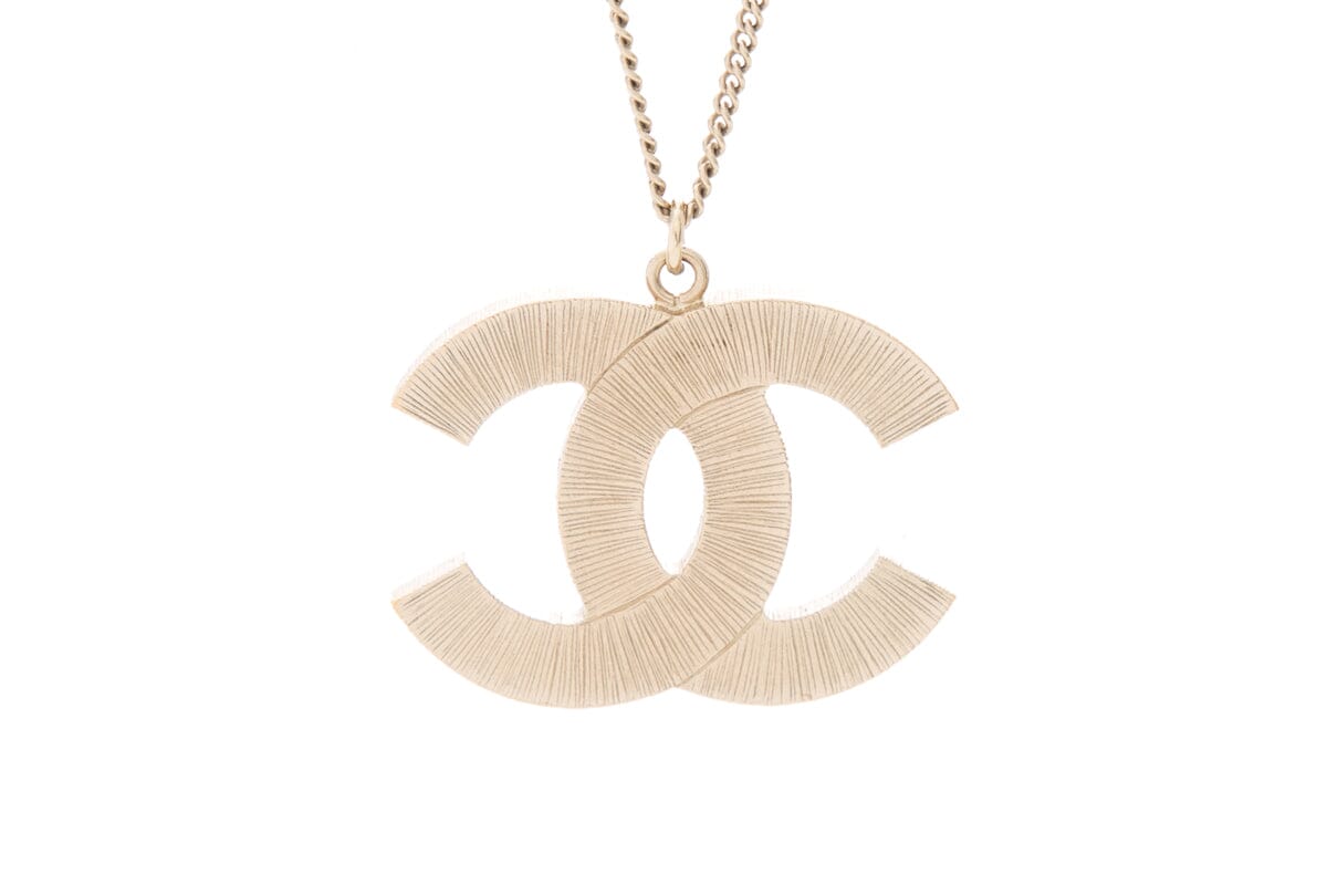 Chanel Gold Quitled CC Pendeant Necklace