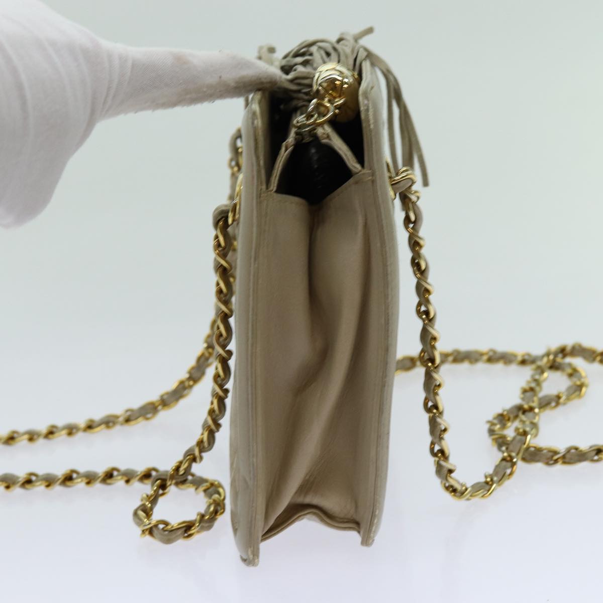 CHANEL Matelasse Chain Shoulder Bag Leather Beige CC Auth 70254