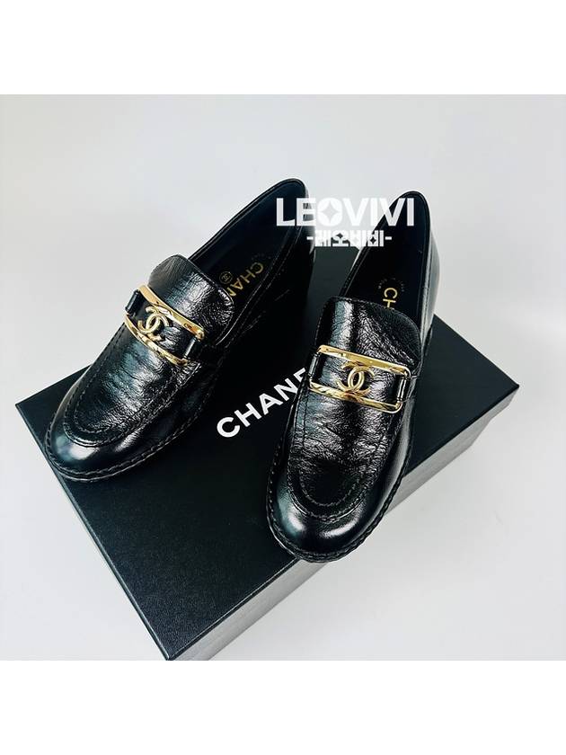 Patent calfskin gold plated CC logo loafers black Chanel