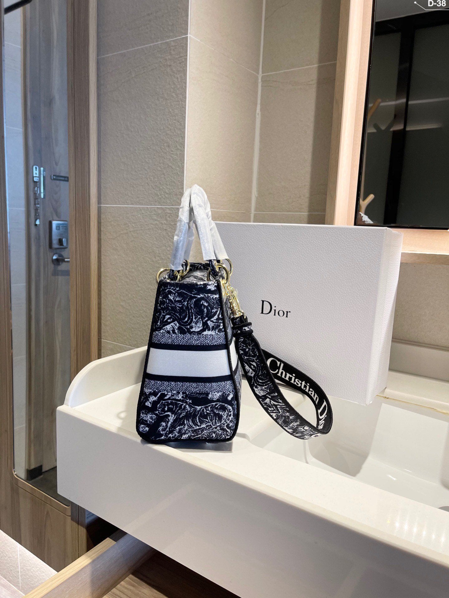 Luxury Handbags Christian Dior 301