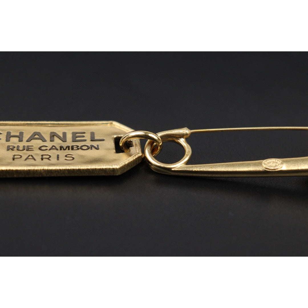 Very Good ( Rank A)| CHANEL Gold Logo Plated Pearl Brooch |Q25012307