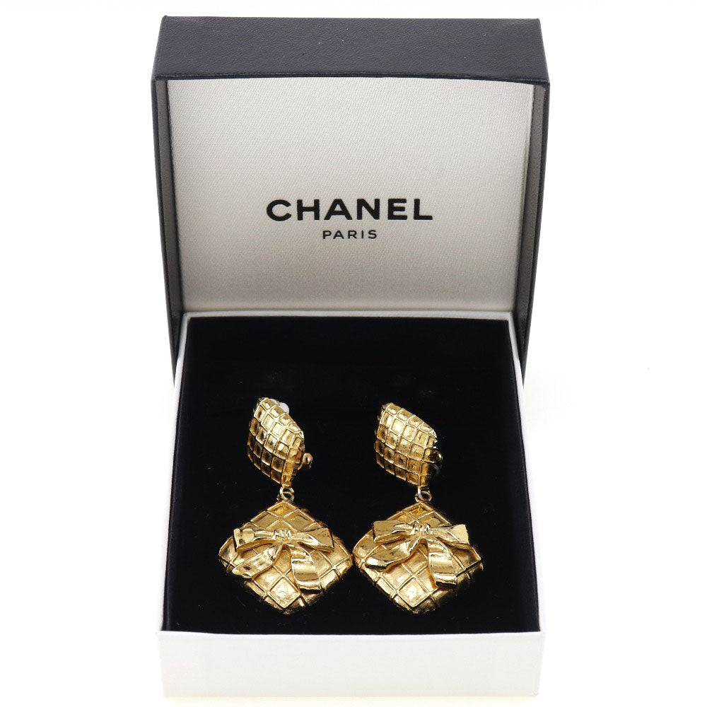 CHANEL Quilted Earrings