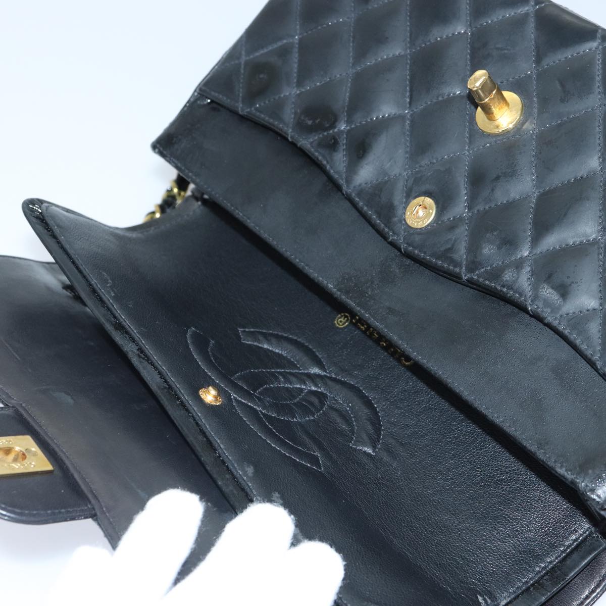 Top Quality Chanel Matelasse Chain Shoulder Bag Leather Black Gold CC Auth 88183