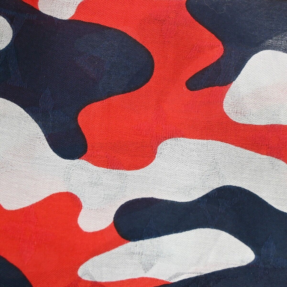 LOUIS VUITTON Scarves