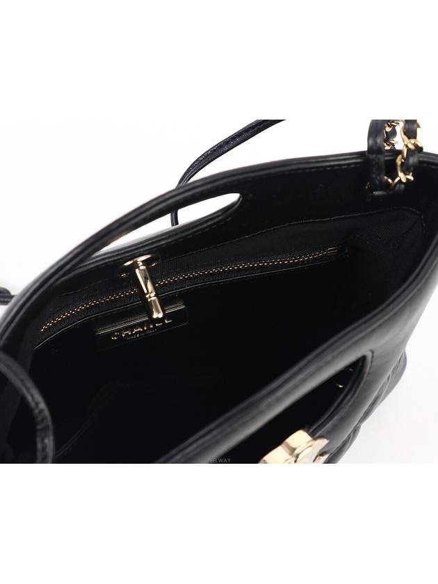 women cross bag Chanel