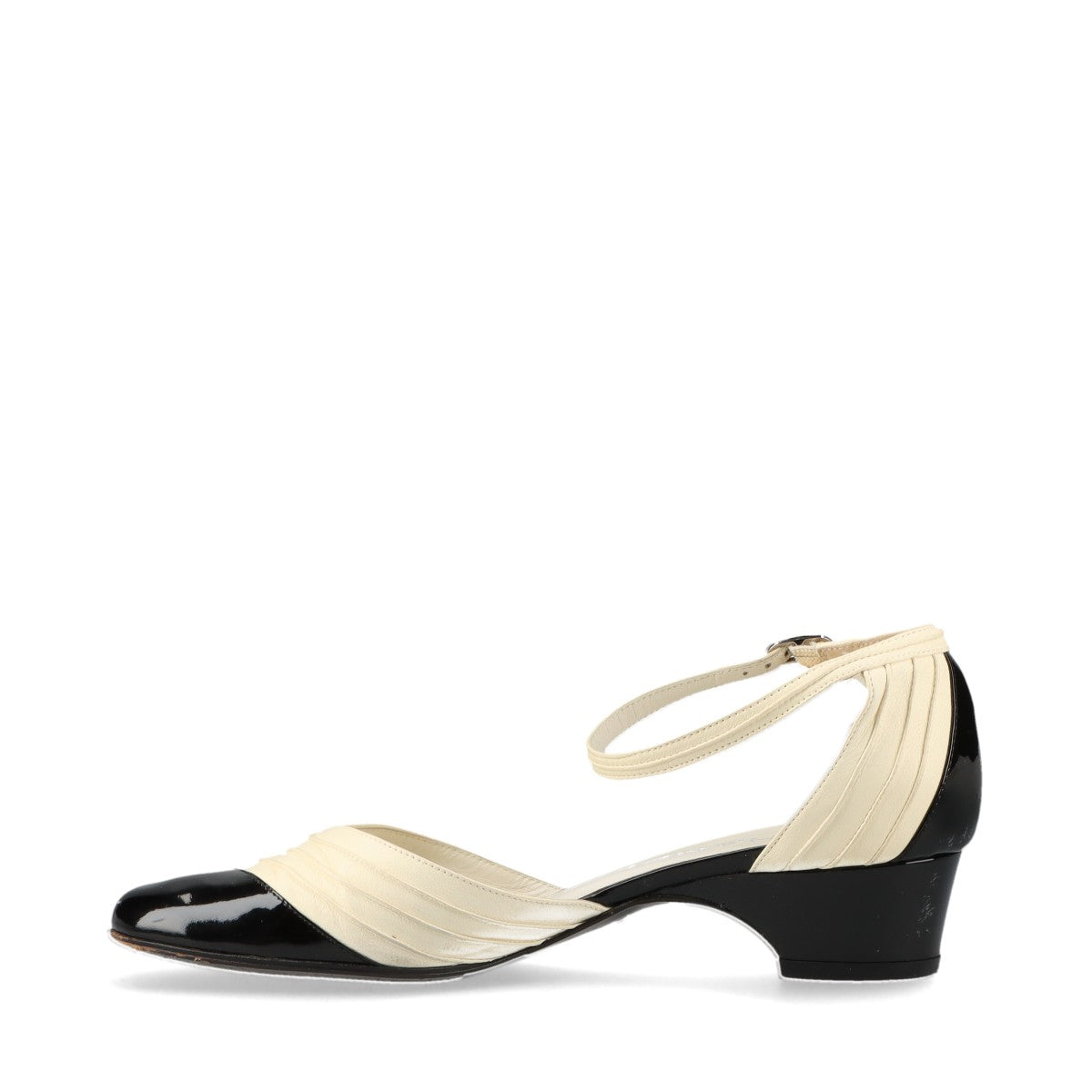 Chanel 05P Leather x Patent Strap Pump 36C Black x Ivory G24608